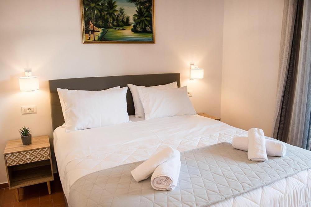 Poros Town Sophie'S Apartment 1&2 מראה חיצוני תמונה