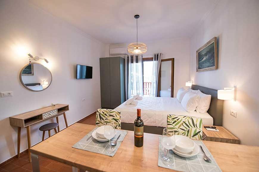 Poros Town Sophie'S Apartment 1&2 מראה חיצוני תמונה